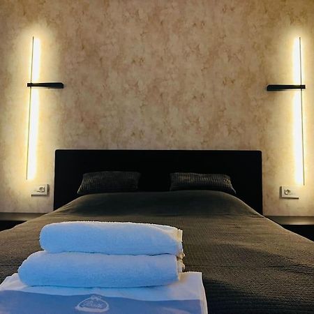 Impact Apartments Pitesti Luaran gambar