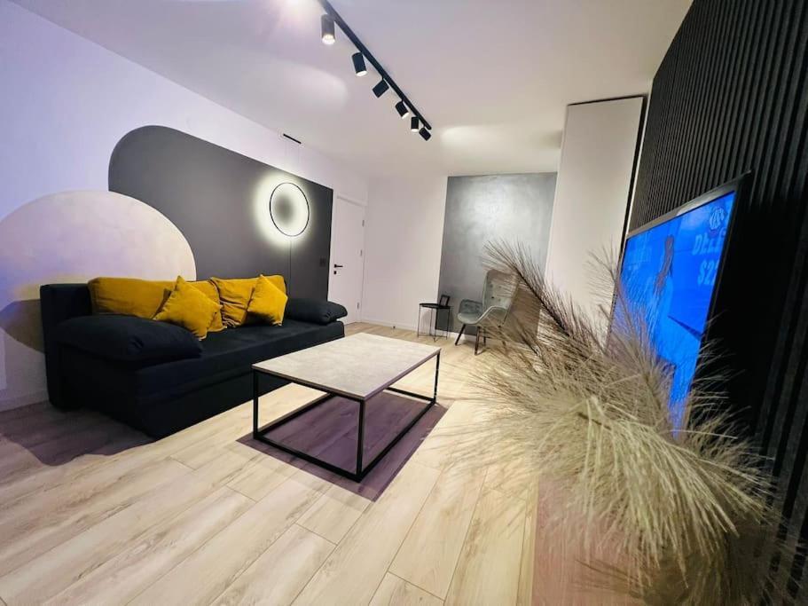 Impact Apartments Pitesti Luaran gambar